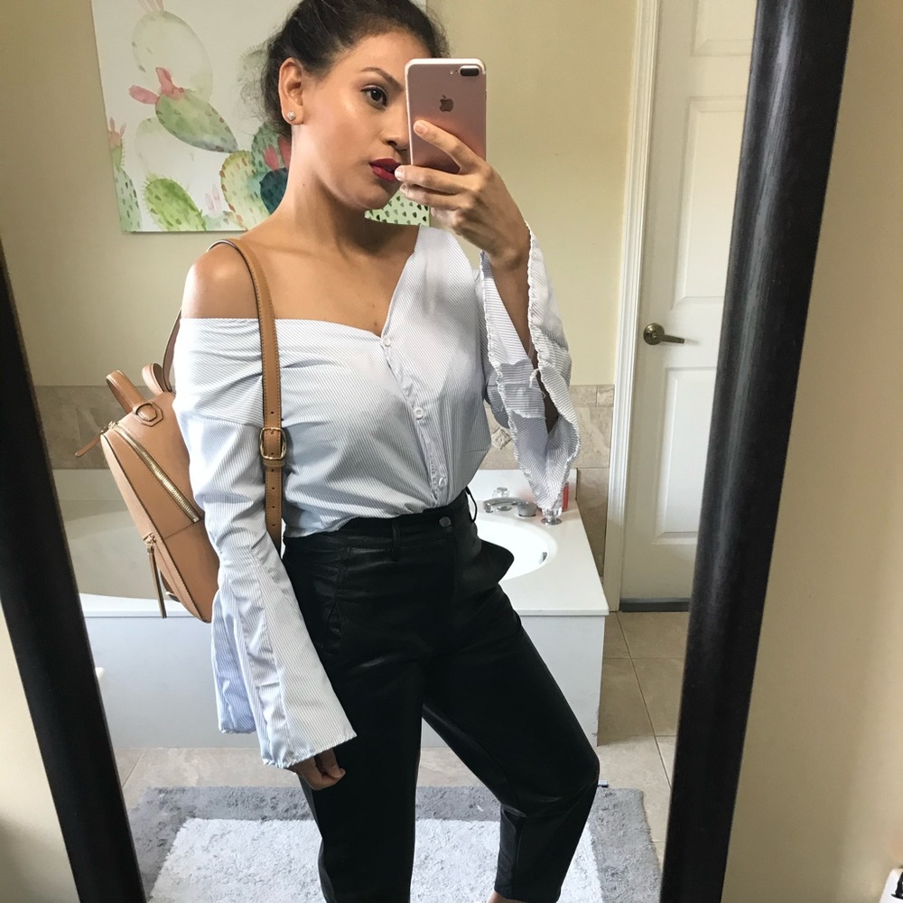 🎈OFFShoulder Fluted Sleeve Pinstriped Knot Front